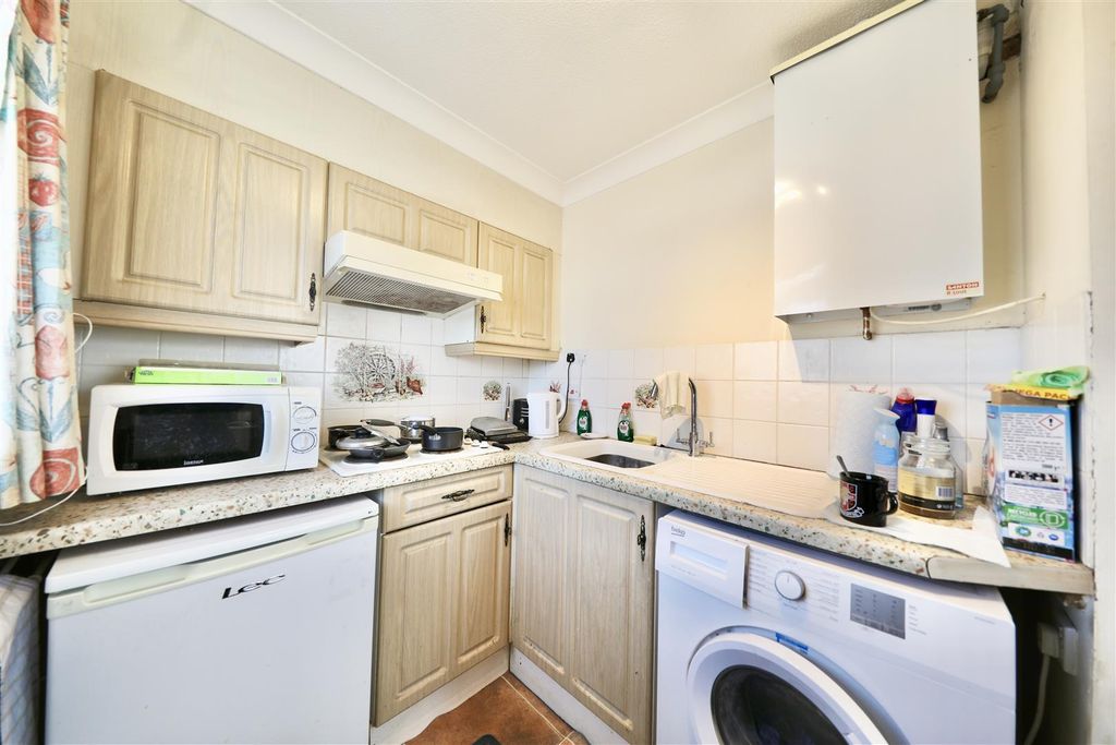 Additional image 3 of 1 bed flat for saleMaplewood Avenue, Hull HU5