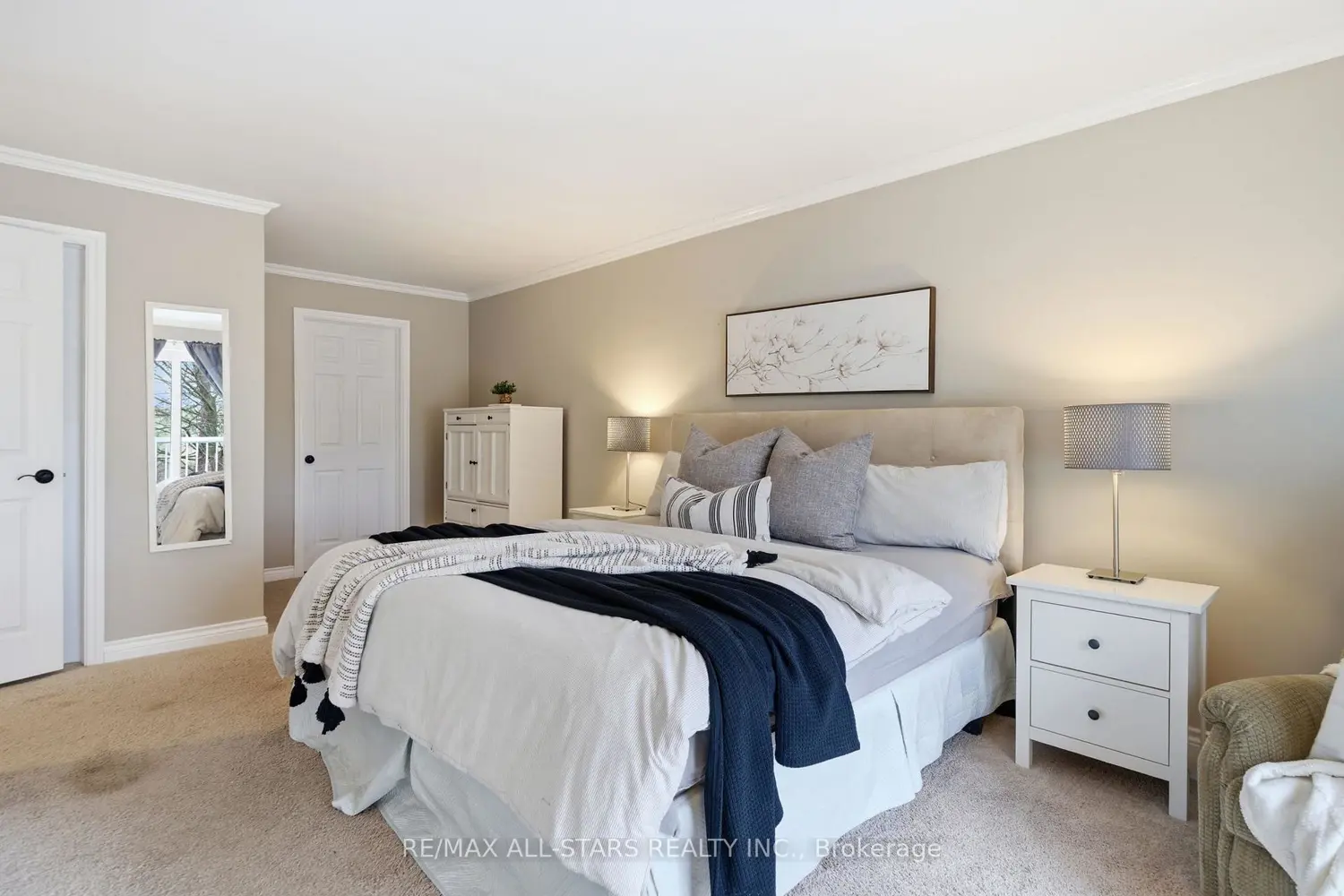 2407 Ashbridge Road photo 4