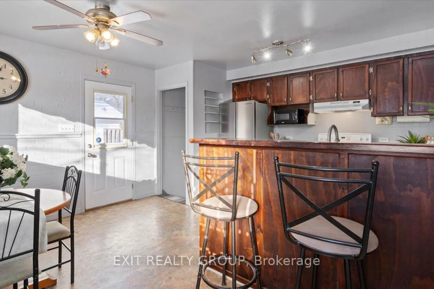 84 Chatterton Valley Crescent photo 3