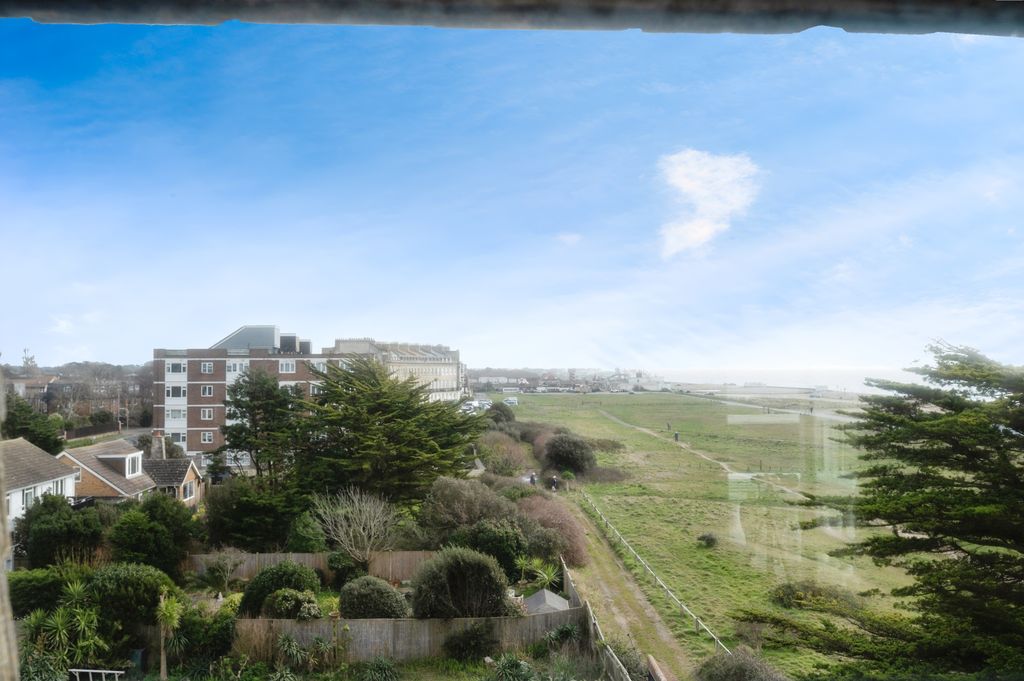 Additional image 17 of 3 bed flat for saleSea Front, Hayling Island, Hampshire PO11