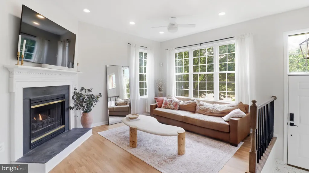 12000 Edgemere Circle, Reston, VA 20190 photo 5