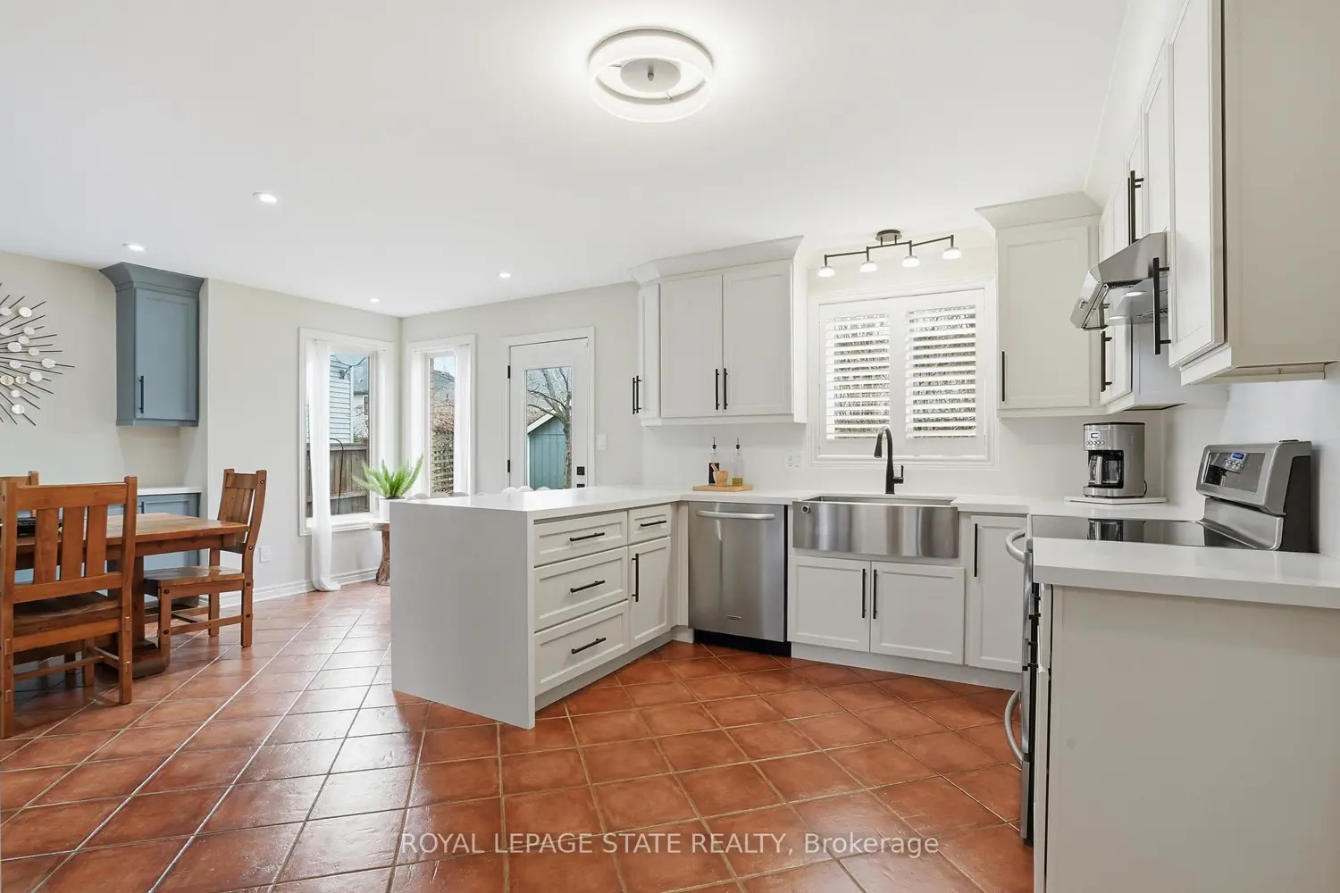 56 Mccaffery Crescent photo 3