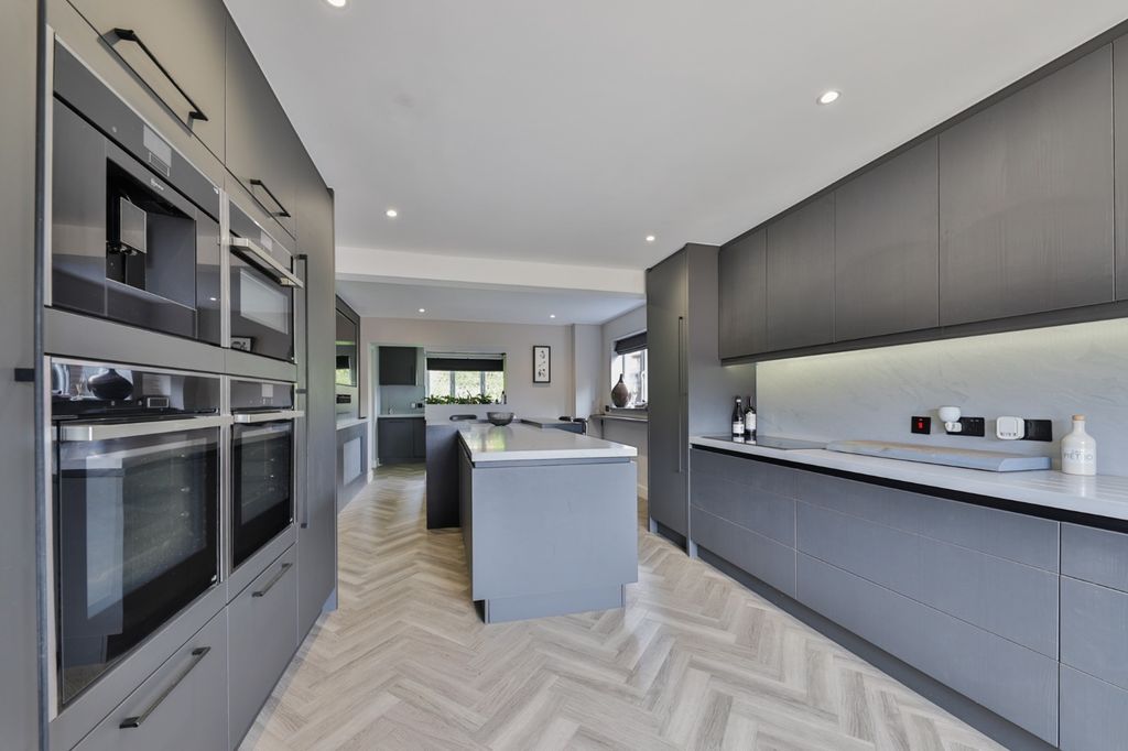 Additional image 10 of 5 bed detached house for saleThe Coachings, Cliff Road, Hessle HU13