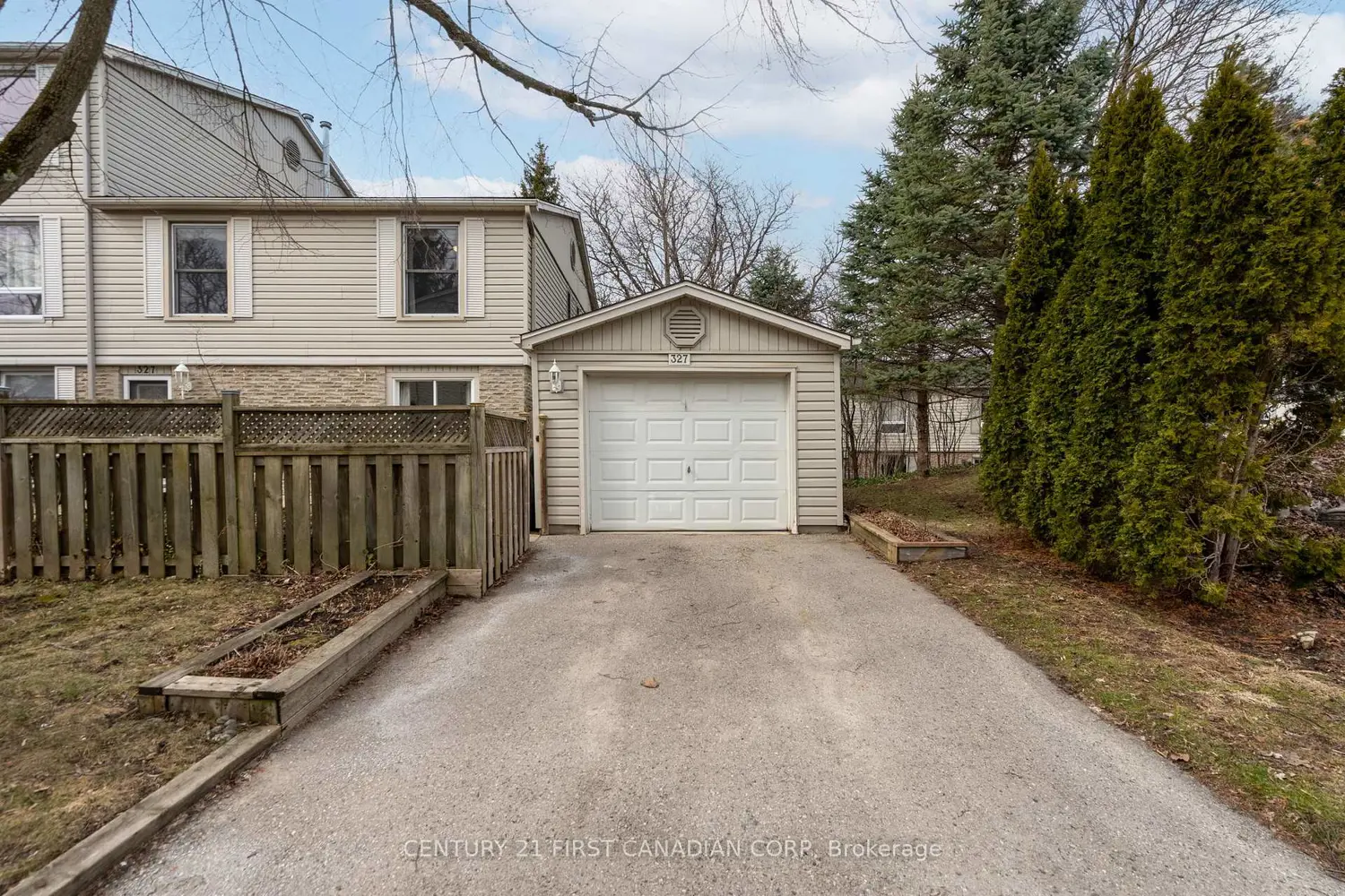 327 Everglade Crescent