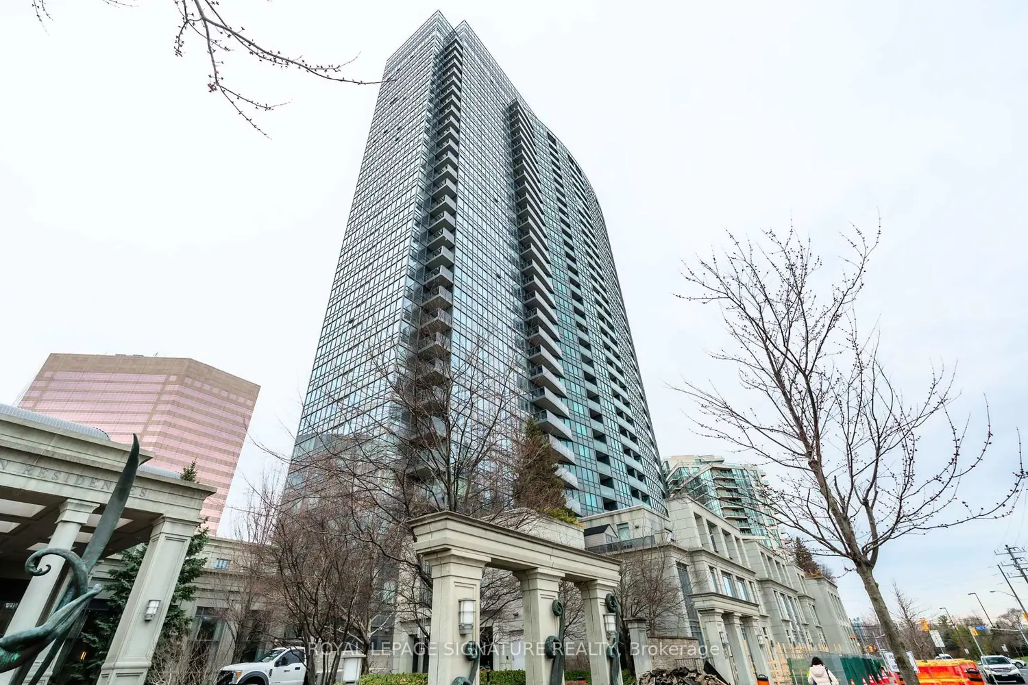15 Greenview Avenue 2408