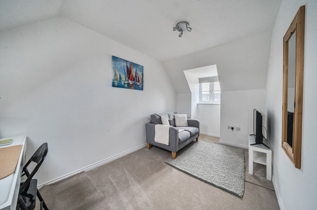 Additional image 20 of 5 bed detached house for saleMyllers Lond, Hook, Hampshire RG27