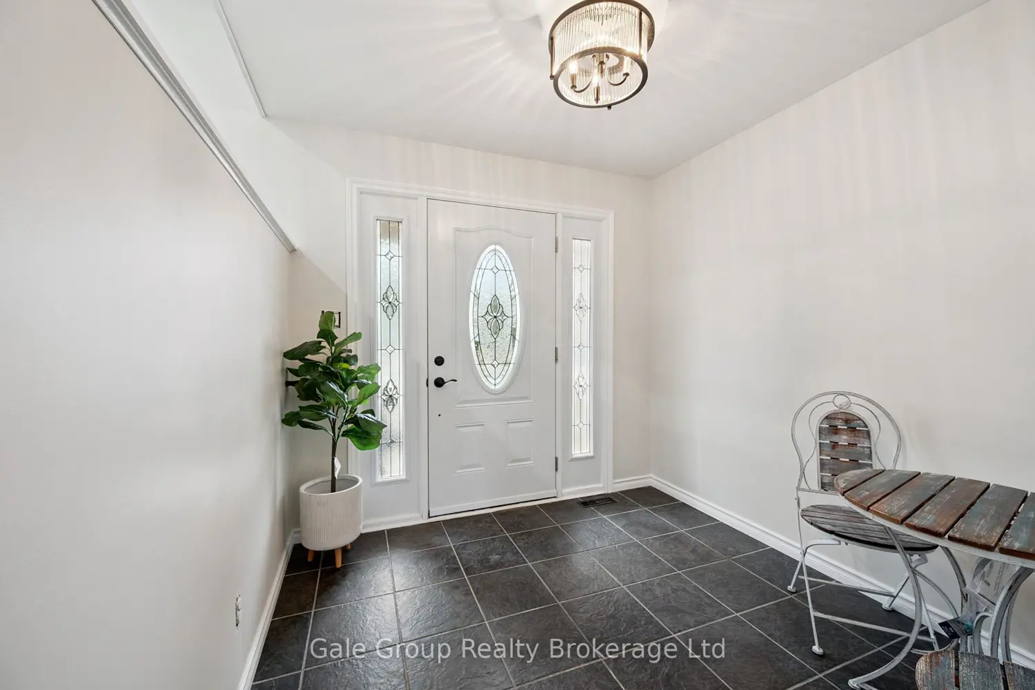 165 Brookside Crescent photo 5