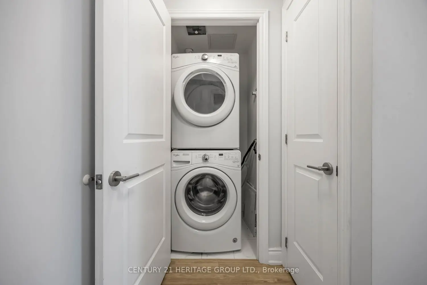 9618 Yonge Street 201 photo 5