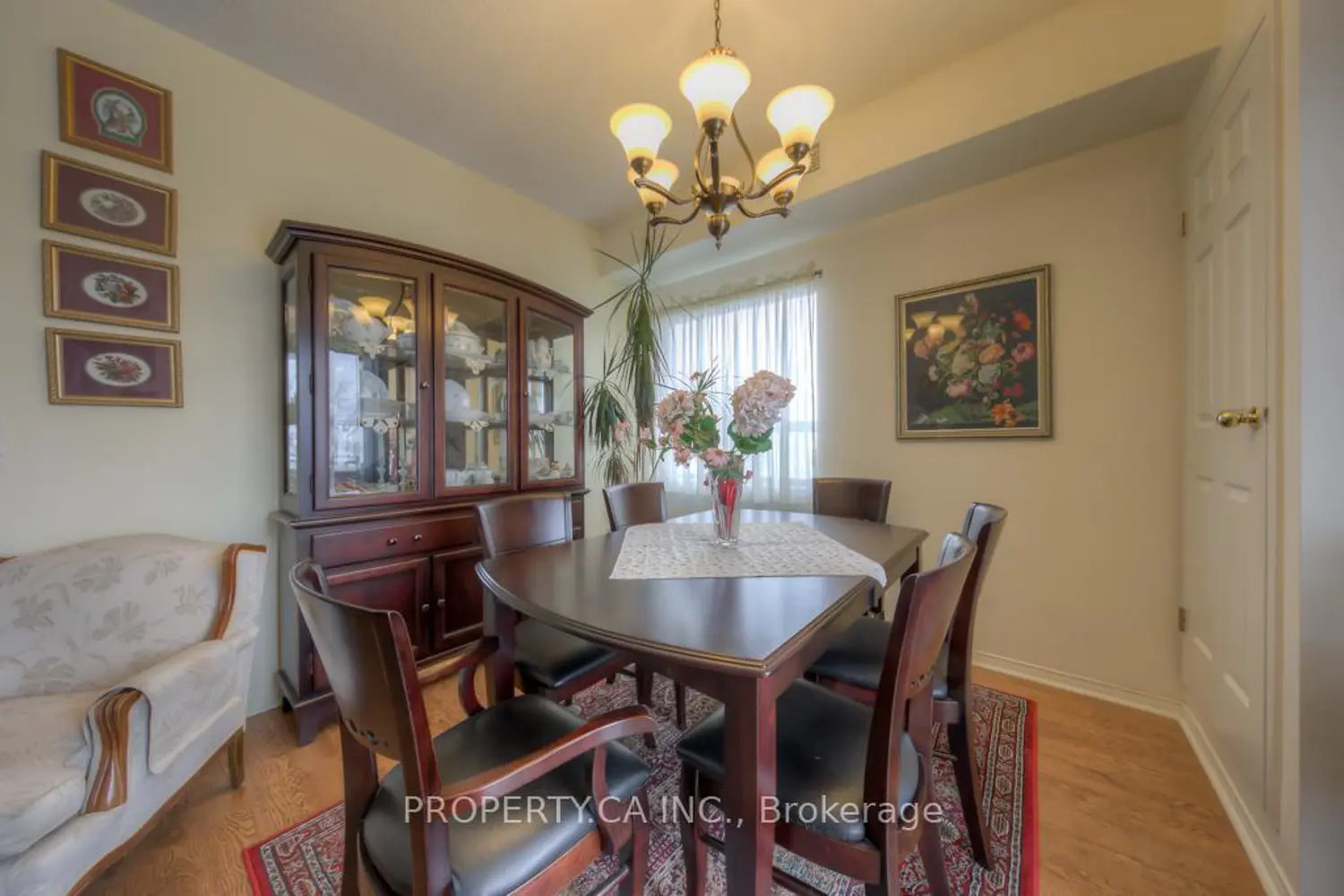 778 Sheppard Avenue 301 photo 4