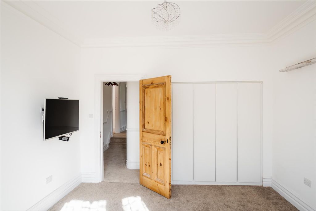 Additional image 33 of 6 bed semi-detached house for saleFerriby Road, Hessle HU13