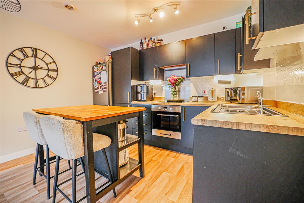 Additional image 4 of 2 bed flat for saleFrogmore Road, Hemel Hempstead HP3