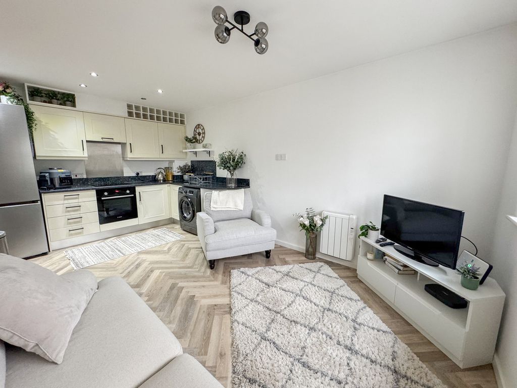 Additional image 2 of 1 bed flat for saleAspen Green, Ashingdon Road, Rochford SS4