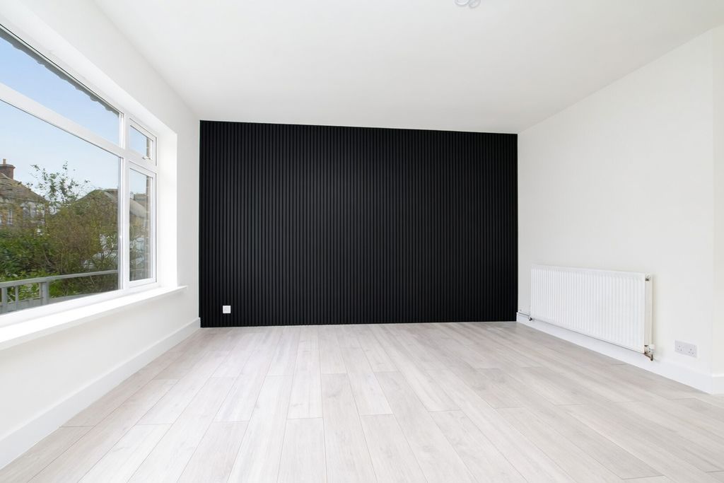 Additional image 2 of 3 bed flat for saleRye Road, Hoddesdon EN11