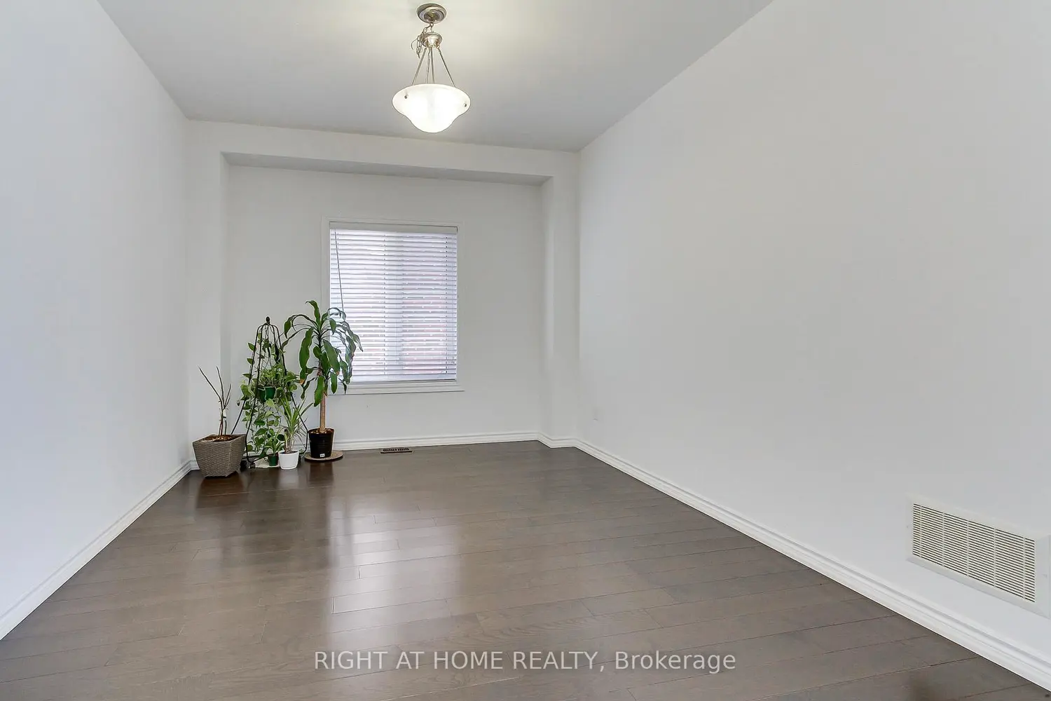 121 Hutchinson Drive photo 5