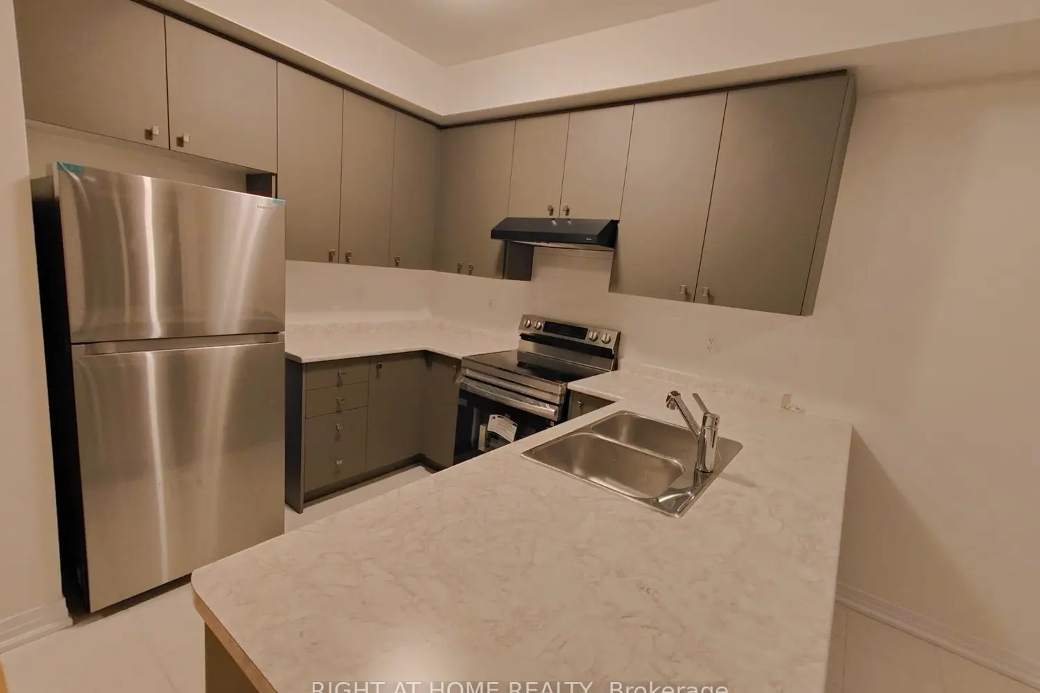 115 Brighton Lane photo 4