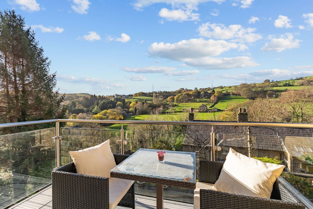 4 bed semi-detached house for saleKell Lane, Shibden HX3