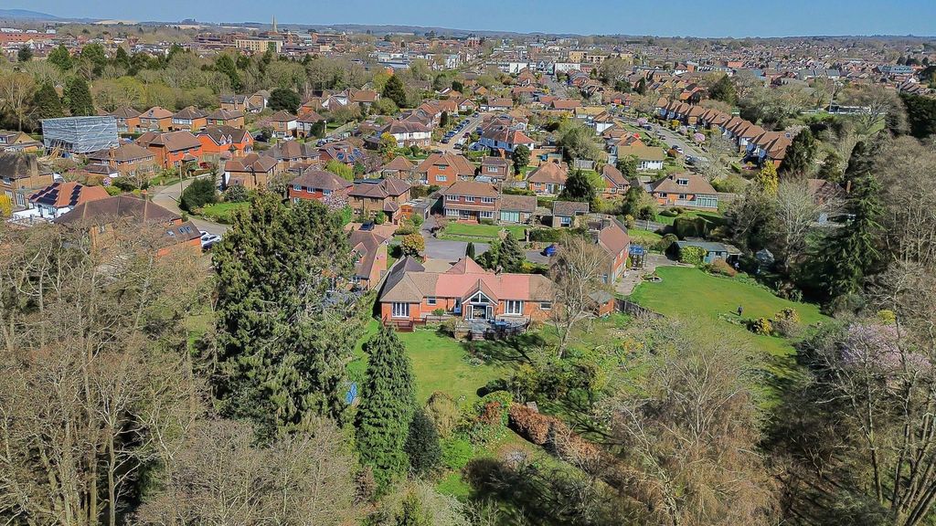 Additional image 19 of 3 bed bungalow for saleChesworth Close, Horsham, West Sussex RH13