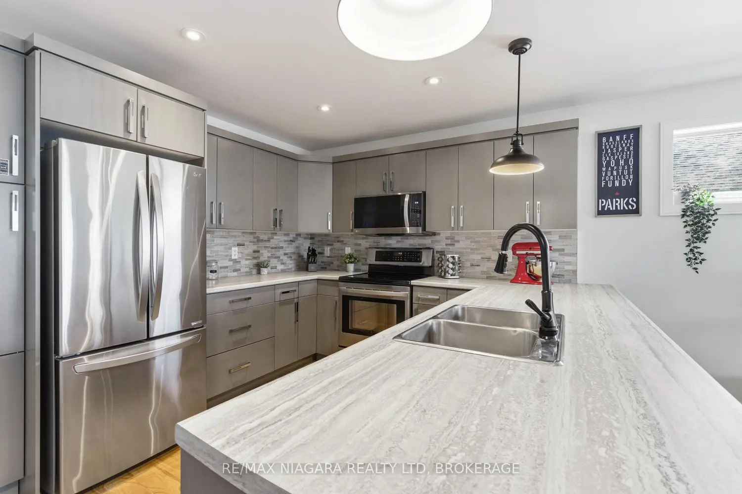 9 Granite Drive photo 3
