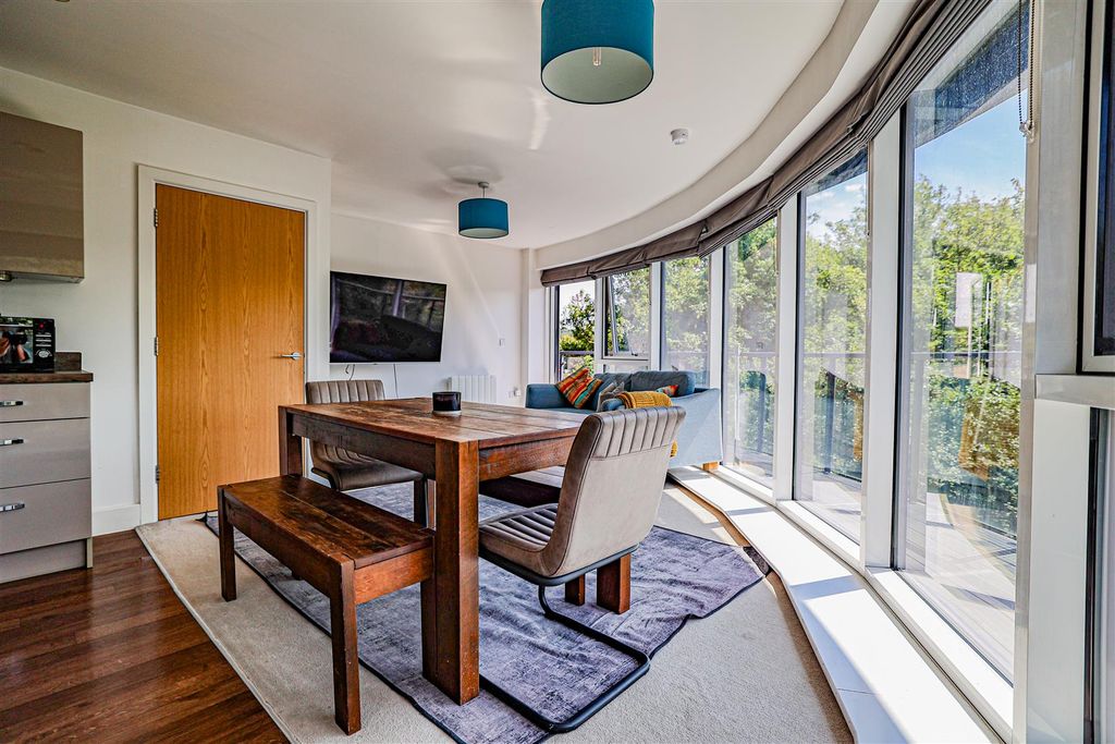 Additional image 2 of 2 bed flat for saleThe Embankment, Nash Mills Wharf, Hemel Hempstead HP3