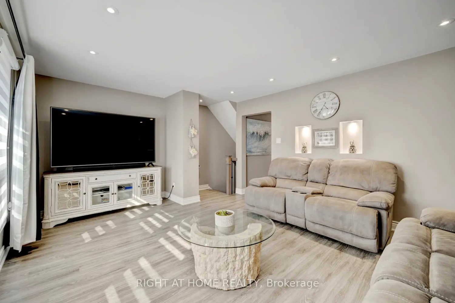 985 Limeridge Road 3 photo 3