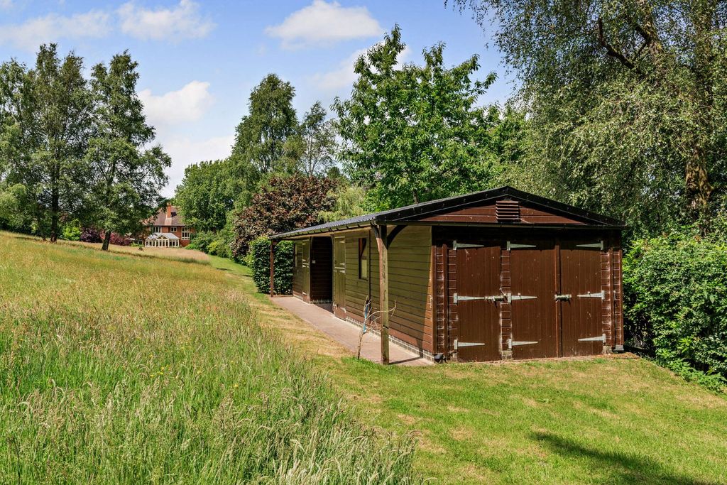 Additional image 15 of 5 bed detached house for saleTennysons Ridge, Haslemere, Surrey GU27