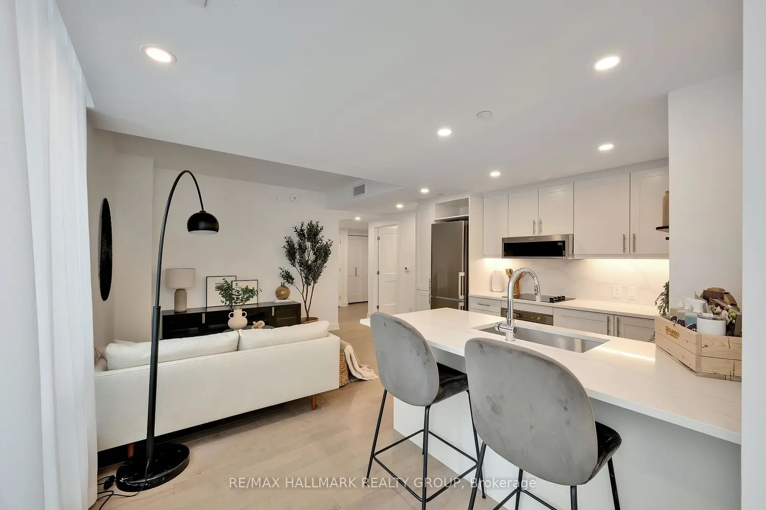 340 Queen Street 1406 photo 5