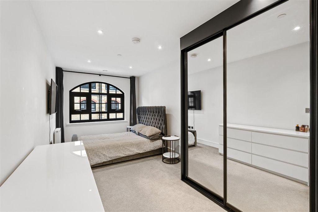 Additional image 9 of 2 bed flat for saleBircherley Green, Hertford SG14