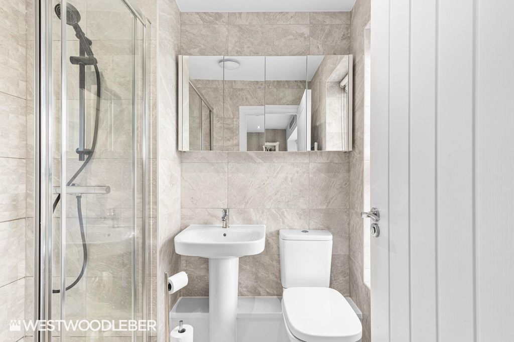 Additional image 12 of 2 bed flat for saleMoye Close, Hoddesdon EN11