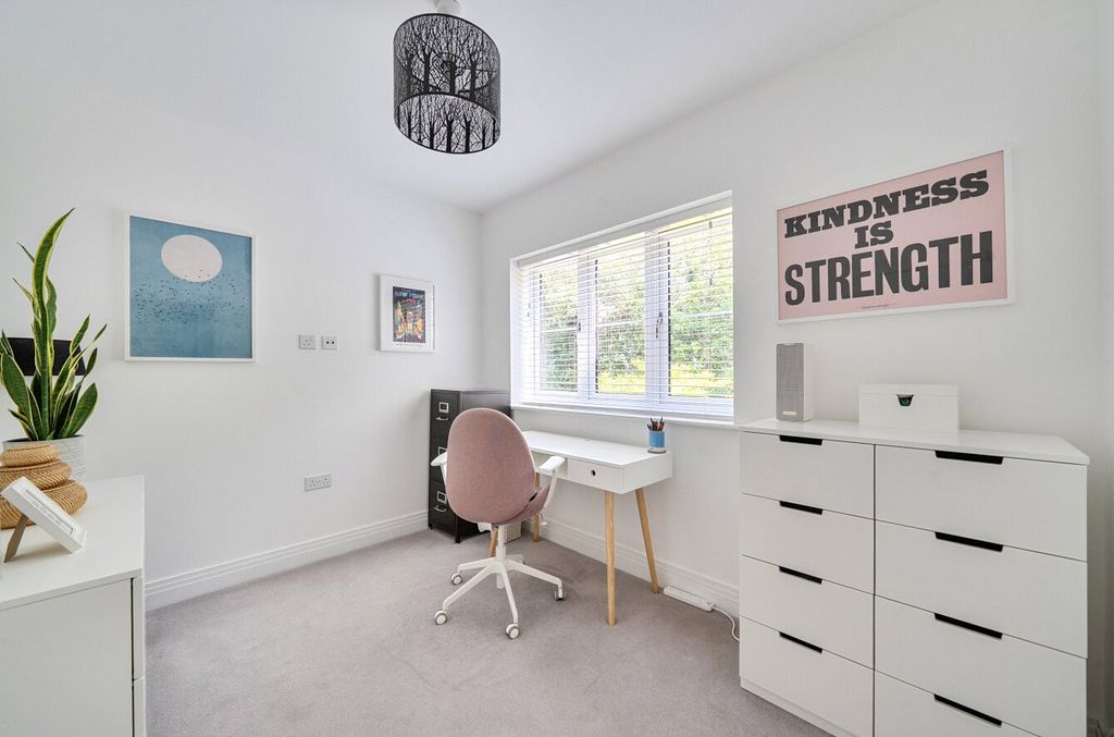 Additional image 11 of 5 bed detached house for saleUnwin Close, Hook, Hampshire RG27