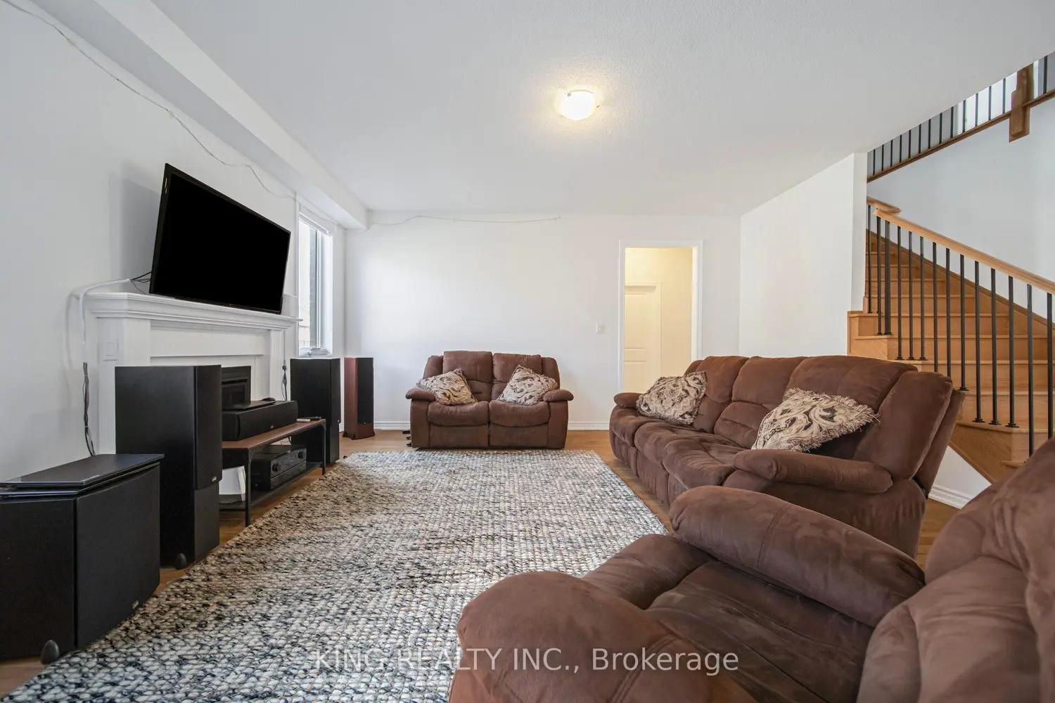69 Lawrence D. Pridham Avenue photo 2