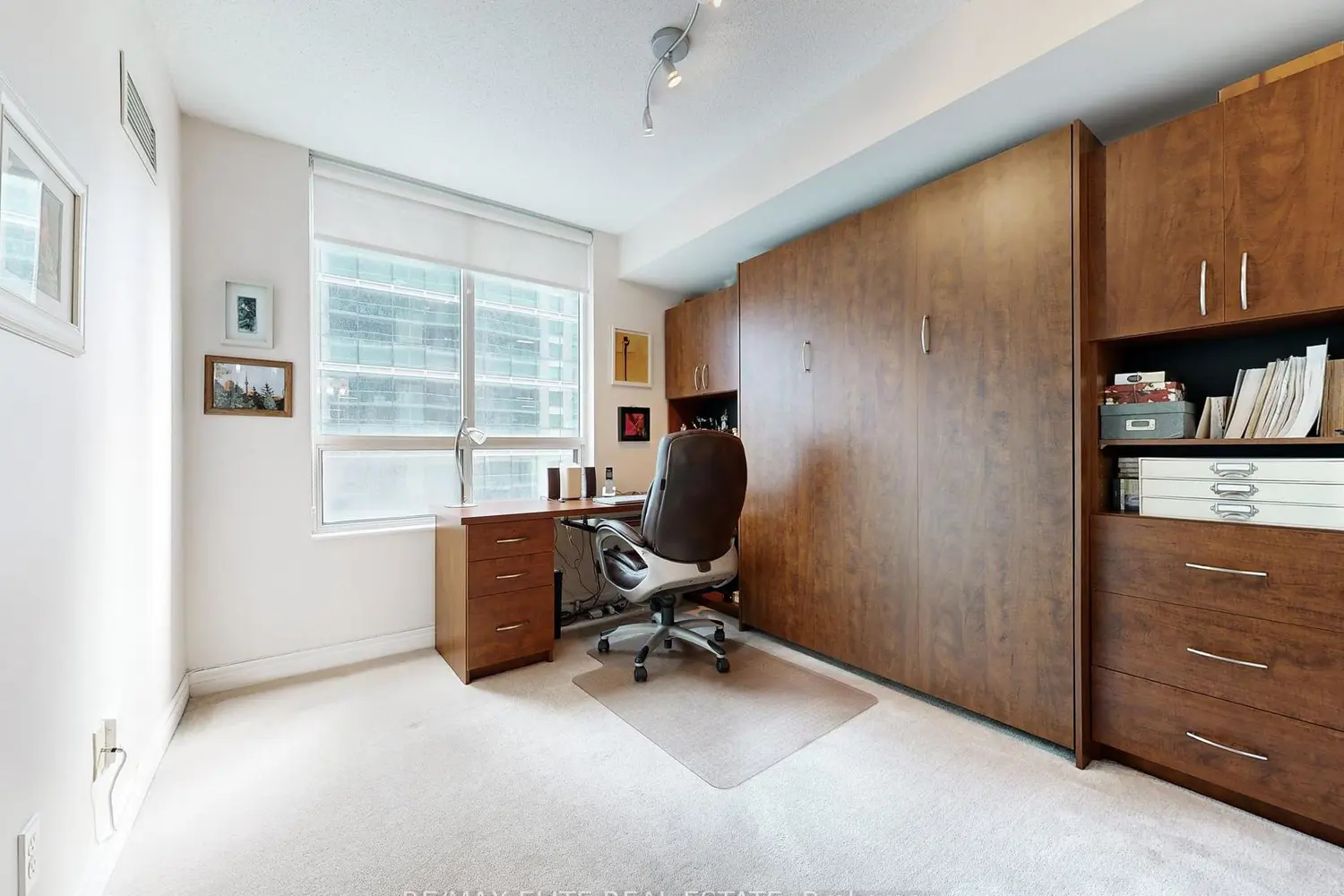 Additional image 10 of 30 Grand Trunk Crescent 1806