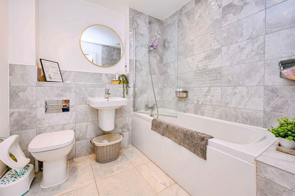 Additional image 11 of 2 bed flat for saleFrogmore Road, Hemel Hempstead HP3
