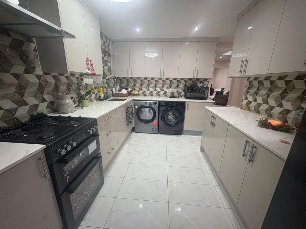Additional image 12 of 6 bed semi-detached house for saleWentworth Crescent, Hayes UB3