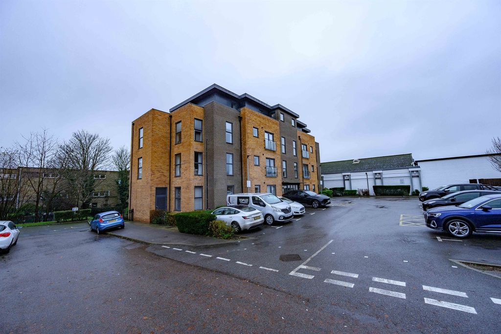 Additional image 16 of 2 bed penthouse for saleEbberns Road, Hemel Hempstead HP3