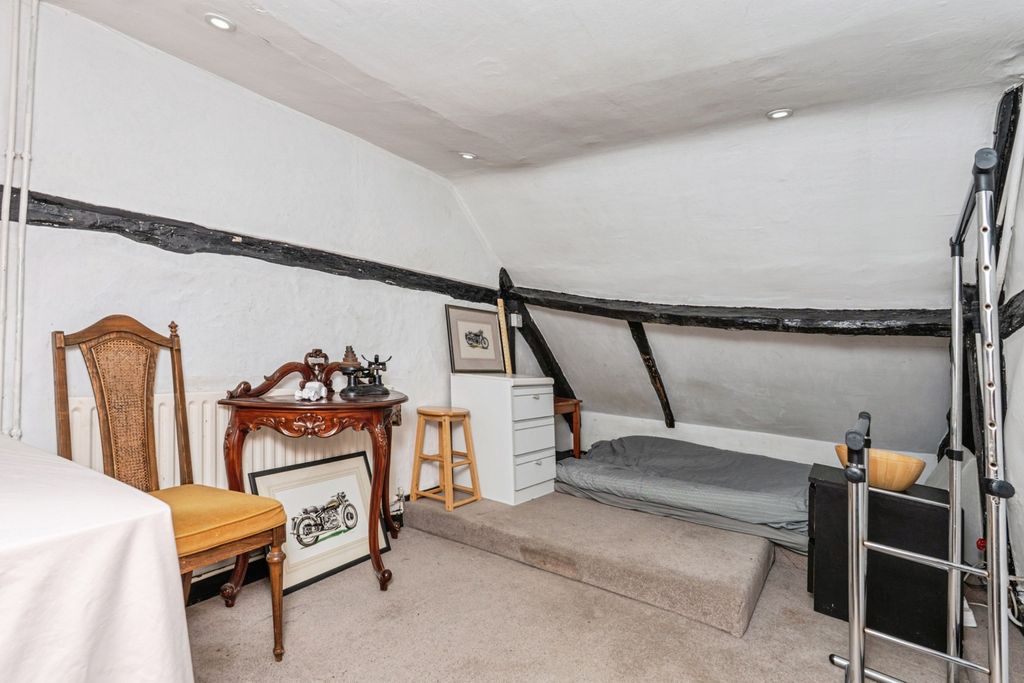 Additional image 12 of 2 bed flat for salePetworth Road, Haslemere, Surrey GU27