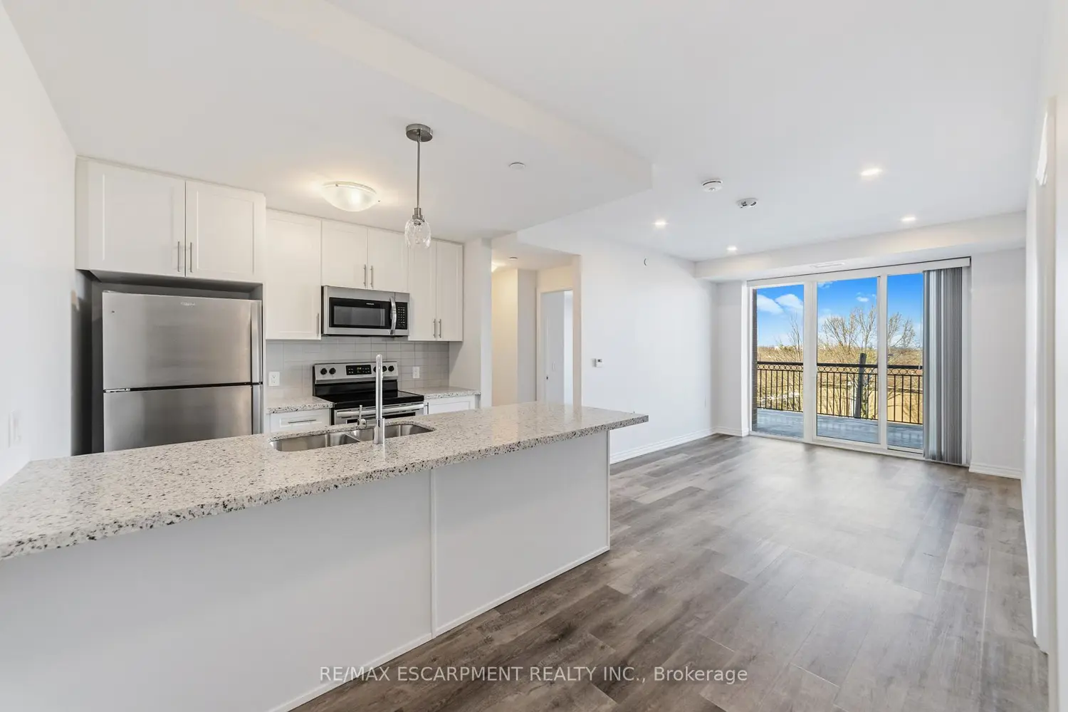 2750 King Street 302