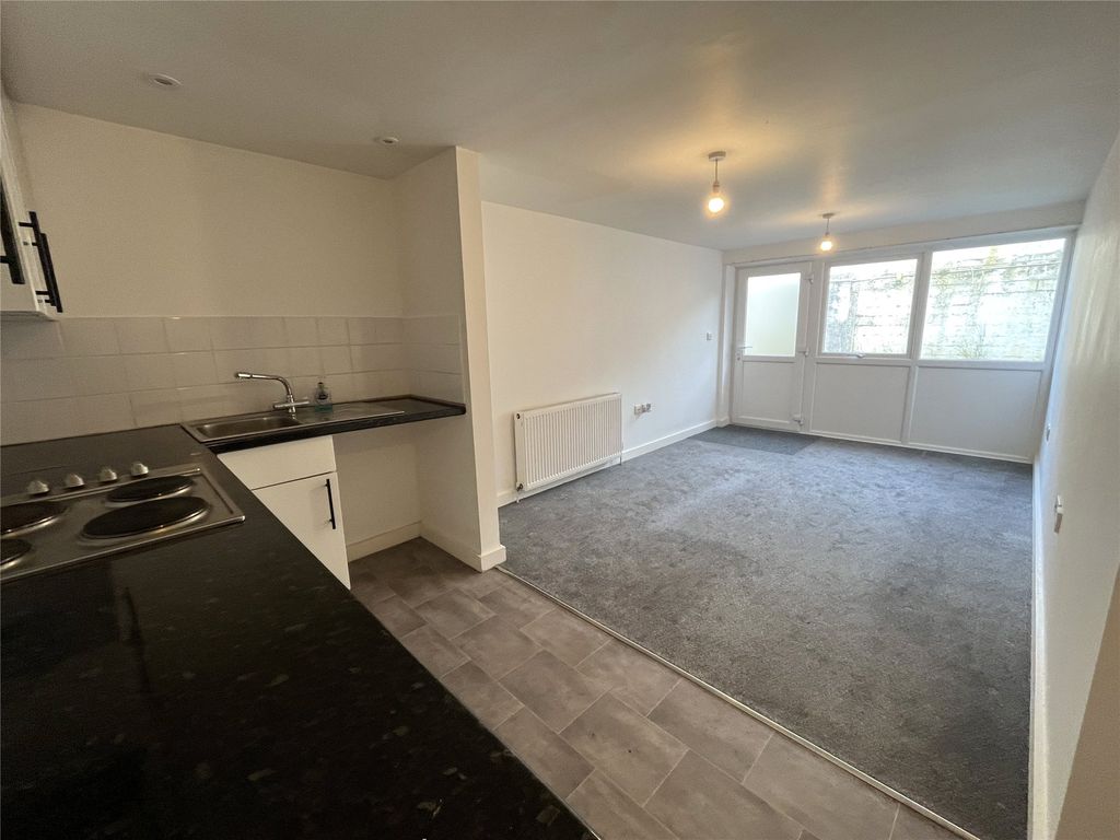 1 bed flat for saleWendron Street, Helston, Cornwall TR13 photo 4