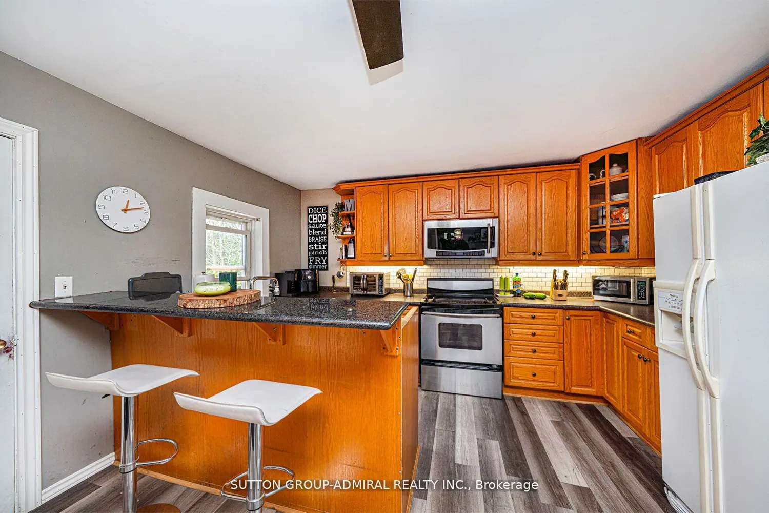 1662 Penley Road photo 3