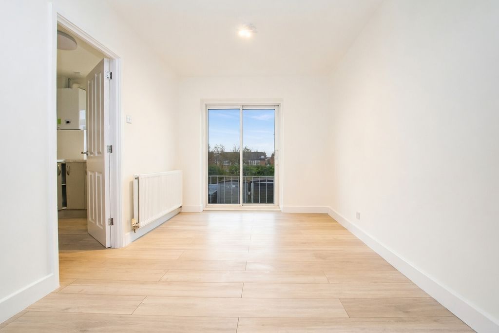 Additional image 7 of 3 bed flat for saleRye Road, Hoddesdon EN11