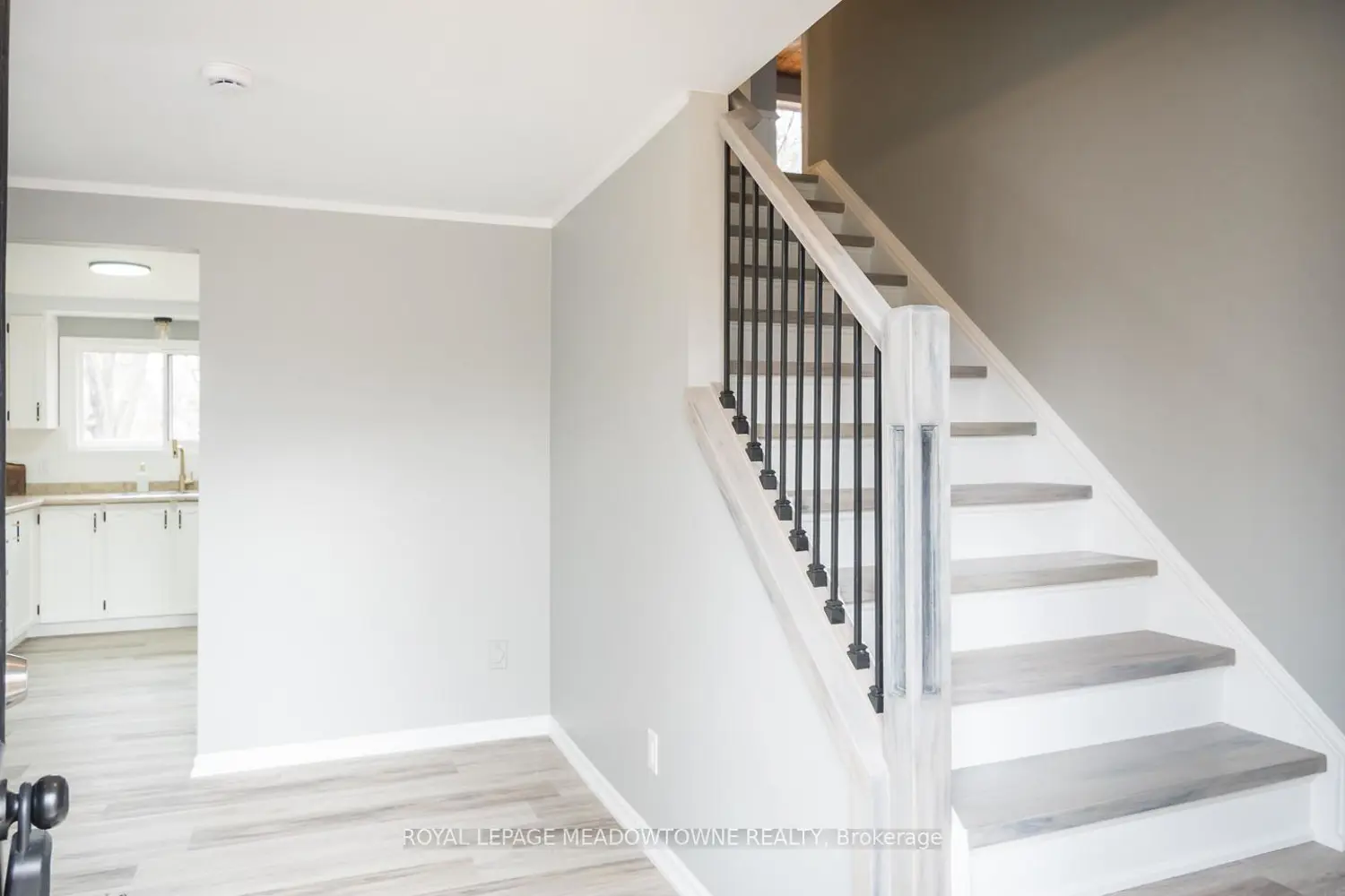 877 Anderson Avenue photo 4