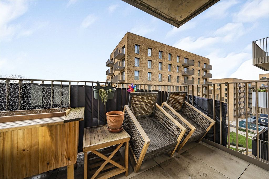 Additional image 6 of 2 bed flat for saleClovelly Road, Hounslow TW3