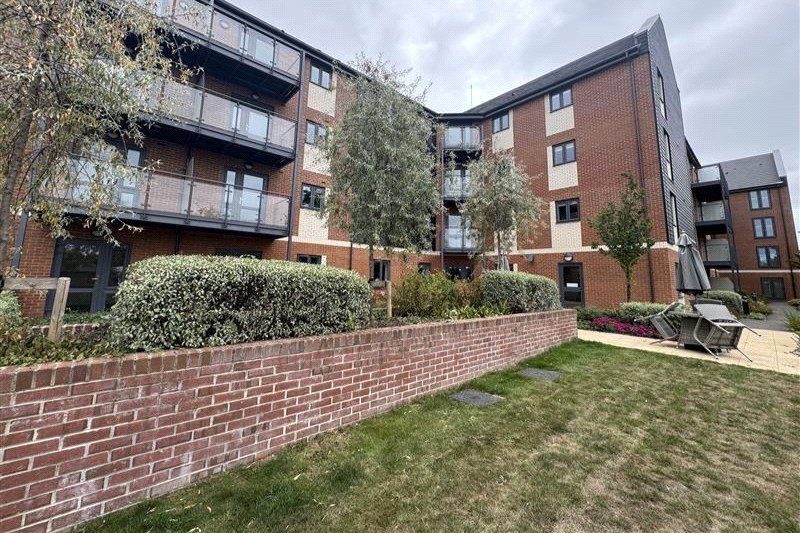 Additional image 17 of 2 bed flat for saleStation Road, Hook, Hampshire RG27