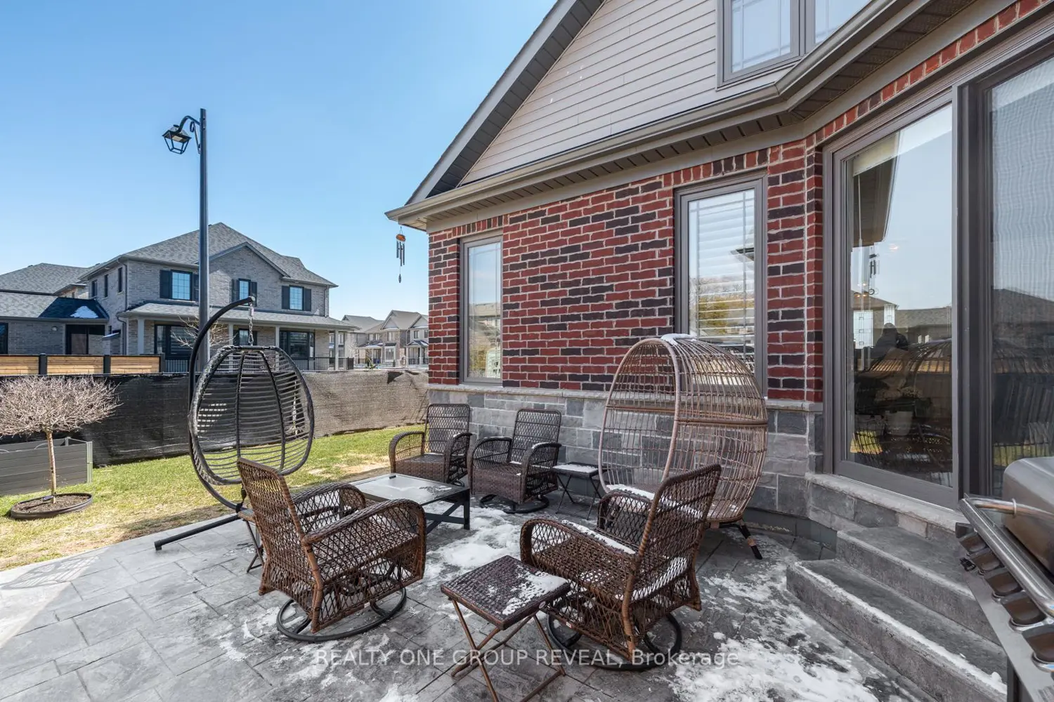 208 Strachan Street photo 4