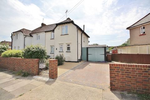 Dawes Avenue, Isleworth TW7