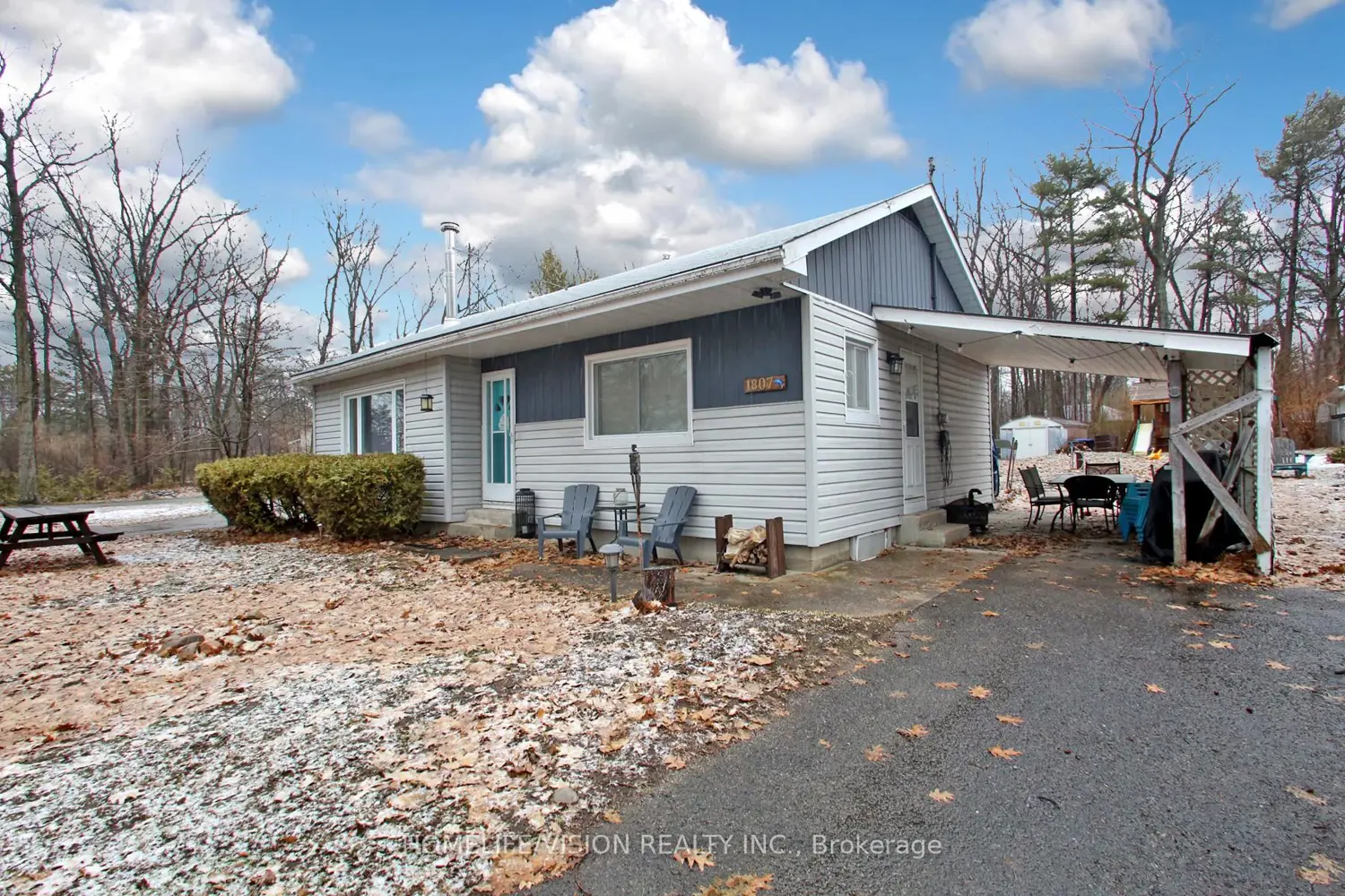 1807 Tiny Beaches Road photo 4