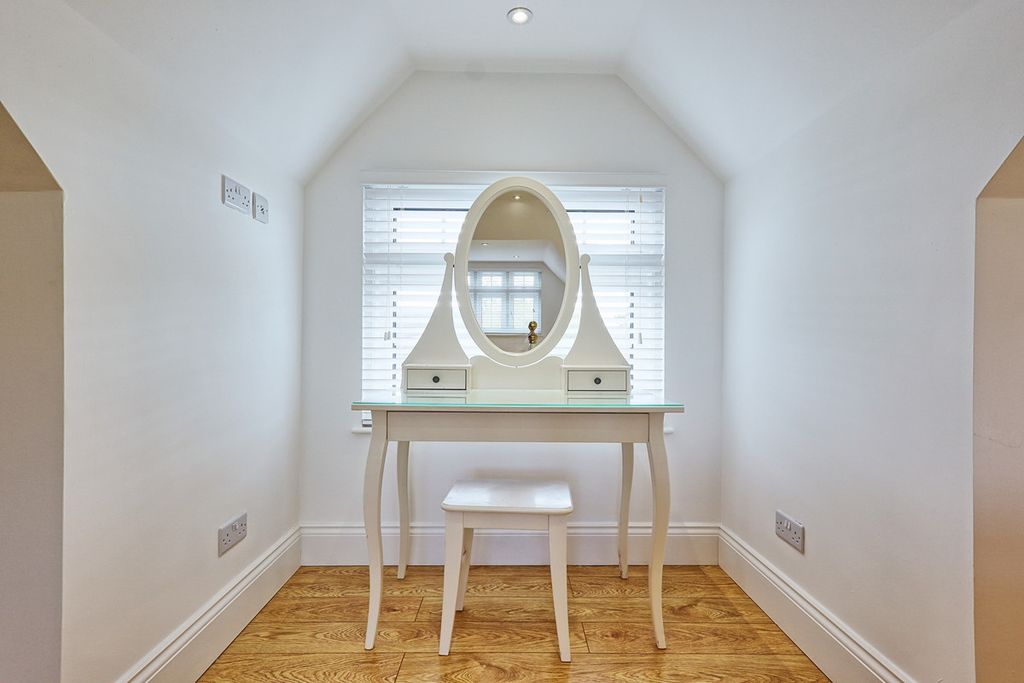 Additional image 45 of 6 bed detached house for saleErnest Road, Emerson Park RM11