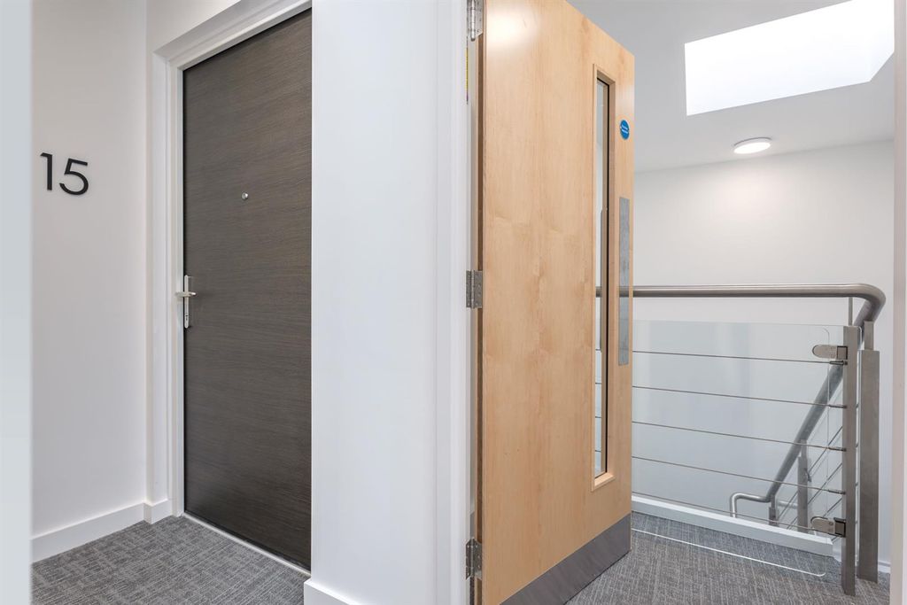 2 bed flat for saleBailey House, Barttelot Road, Horsham RH12 photo 4