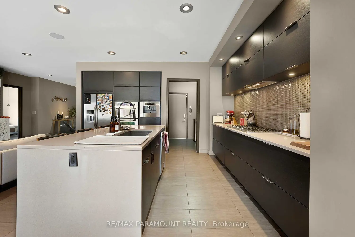 4061 St Francis Crescent photo 5