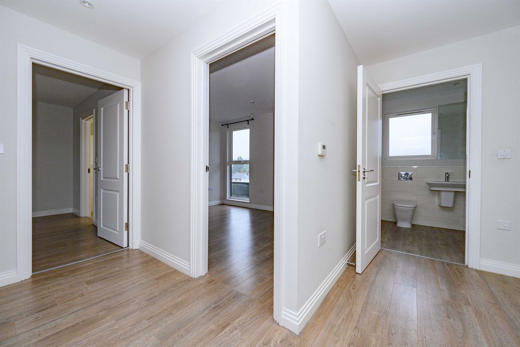 Additional image 12 of 2 bed penthouse for saleEbberns Road, Hemel Hempstead HP3