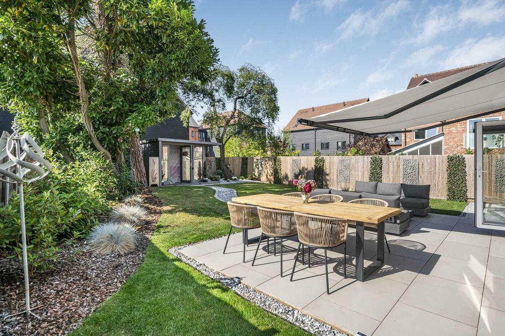 Additional image 35 of 3 bed detached house for saleFlint Close, Rotherfield Greys, Henley-On-Thames RG9